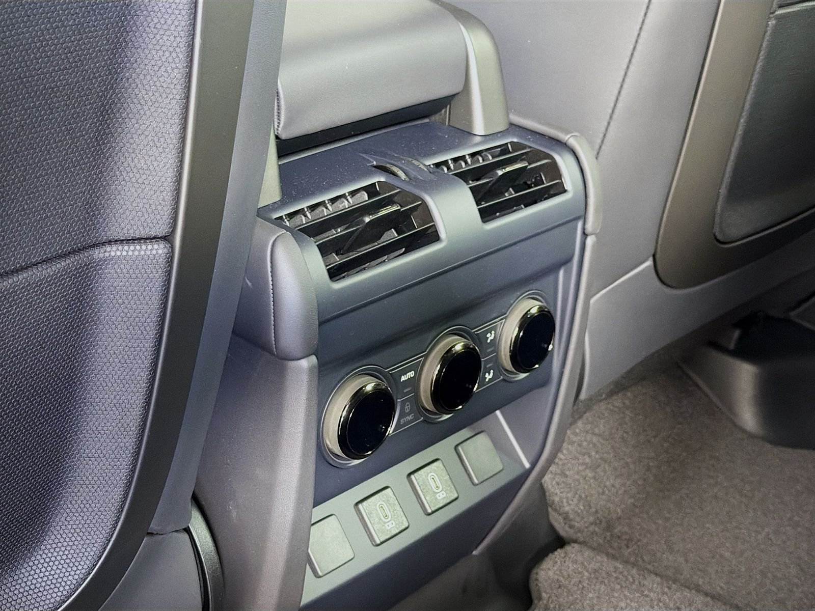New 2026 Borasco Grey Land Rover OCTA image 28