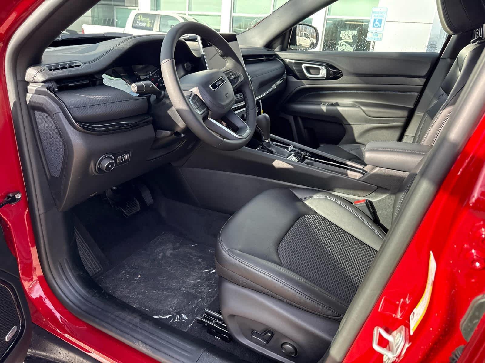 New 2026 Red Hot Pearlcoat Jeep Latitude image 14