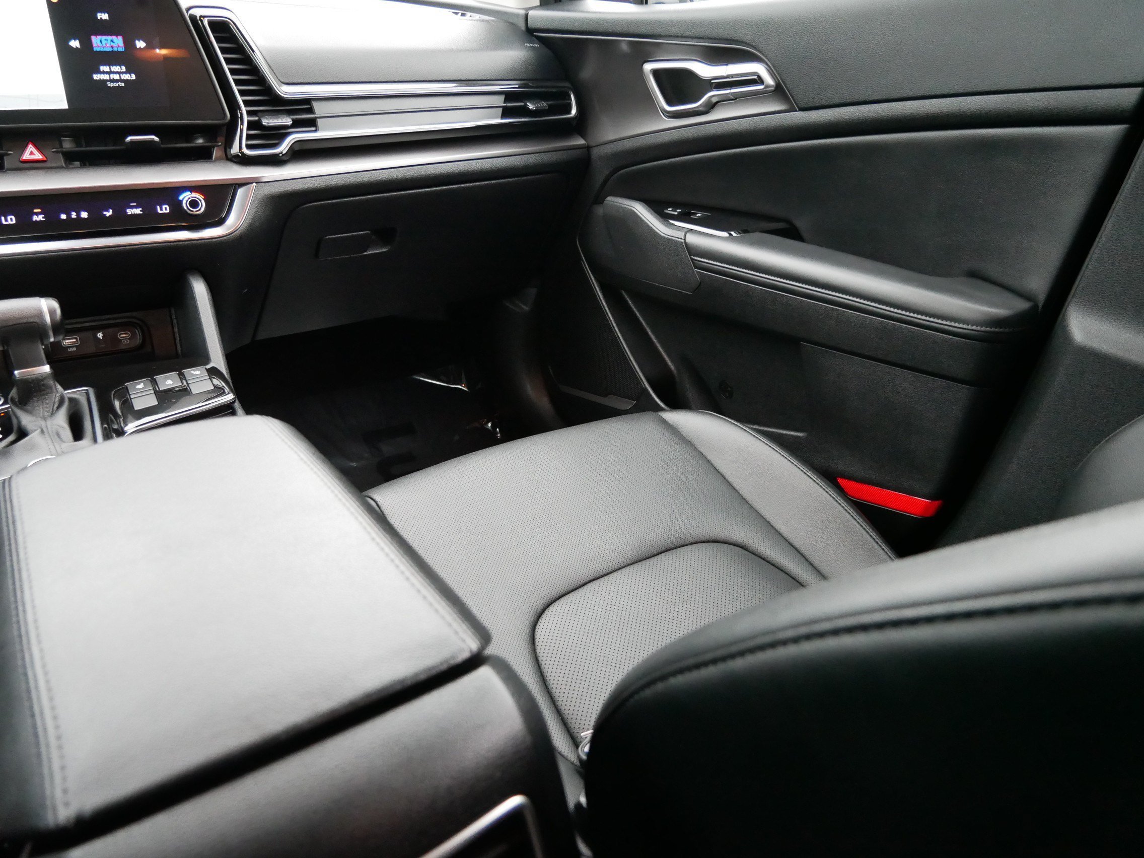2023 Kia Sportage EX - Photo 11