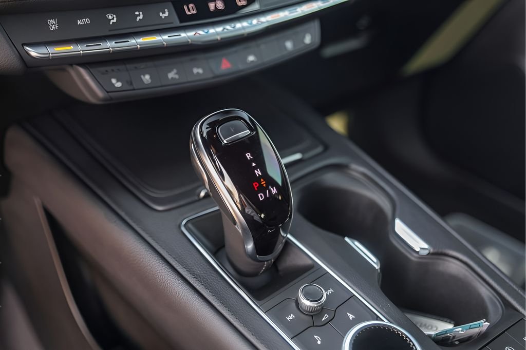 Used 2022  Cadillac Premium Luxury image 23