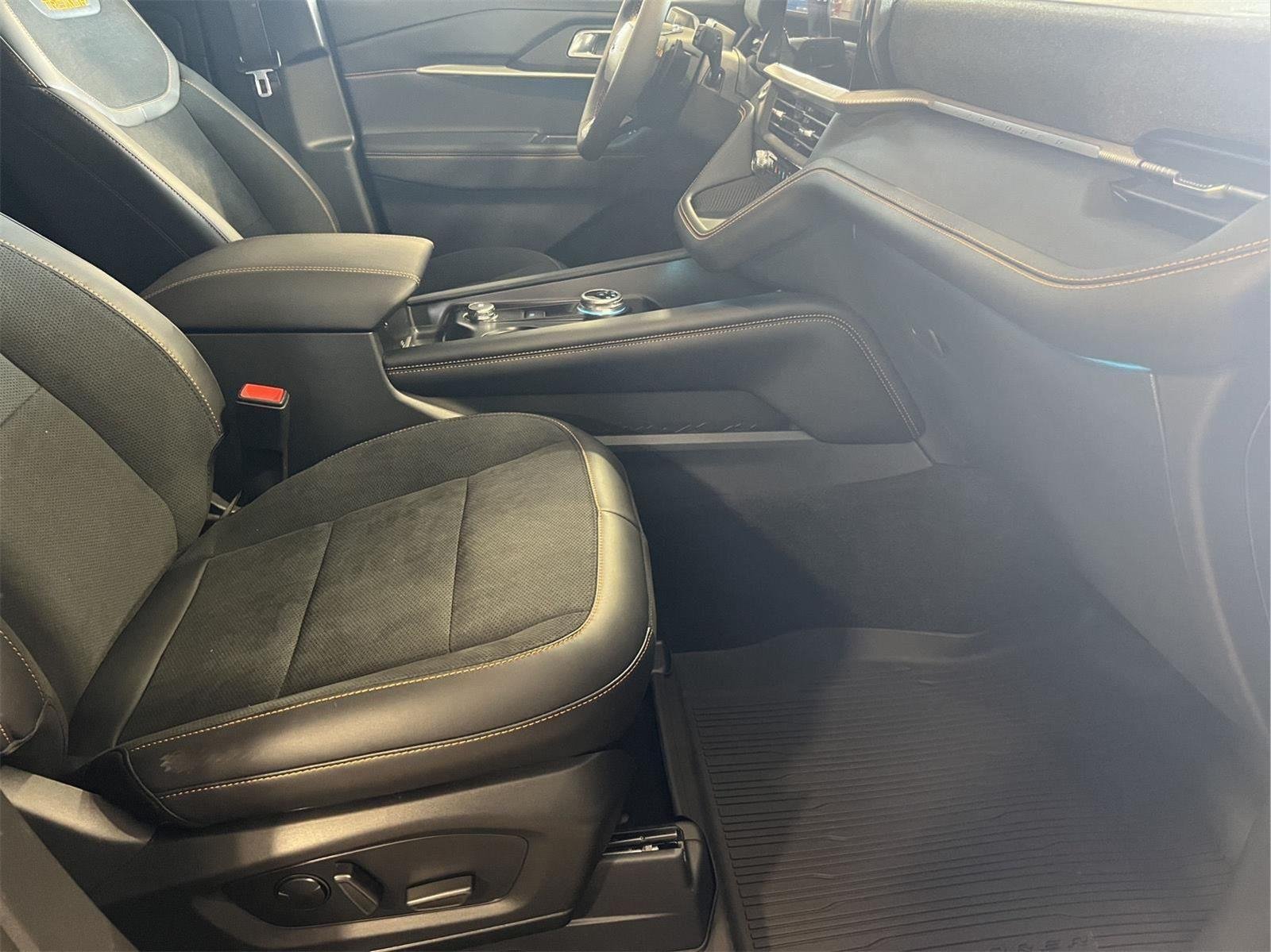 New 2026 Carbonized Gray Metallic Ford Tremor® image 54