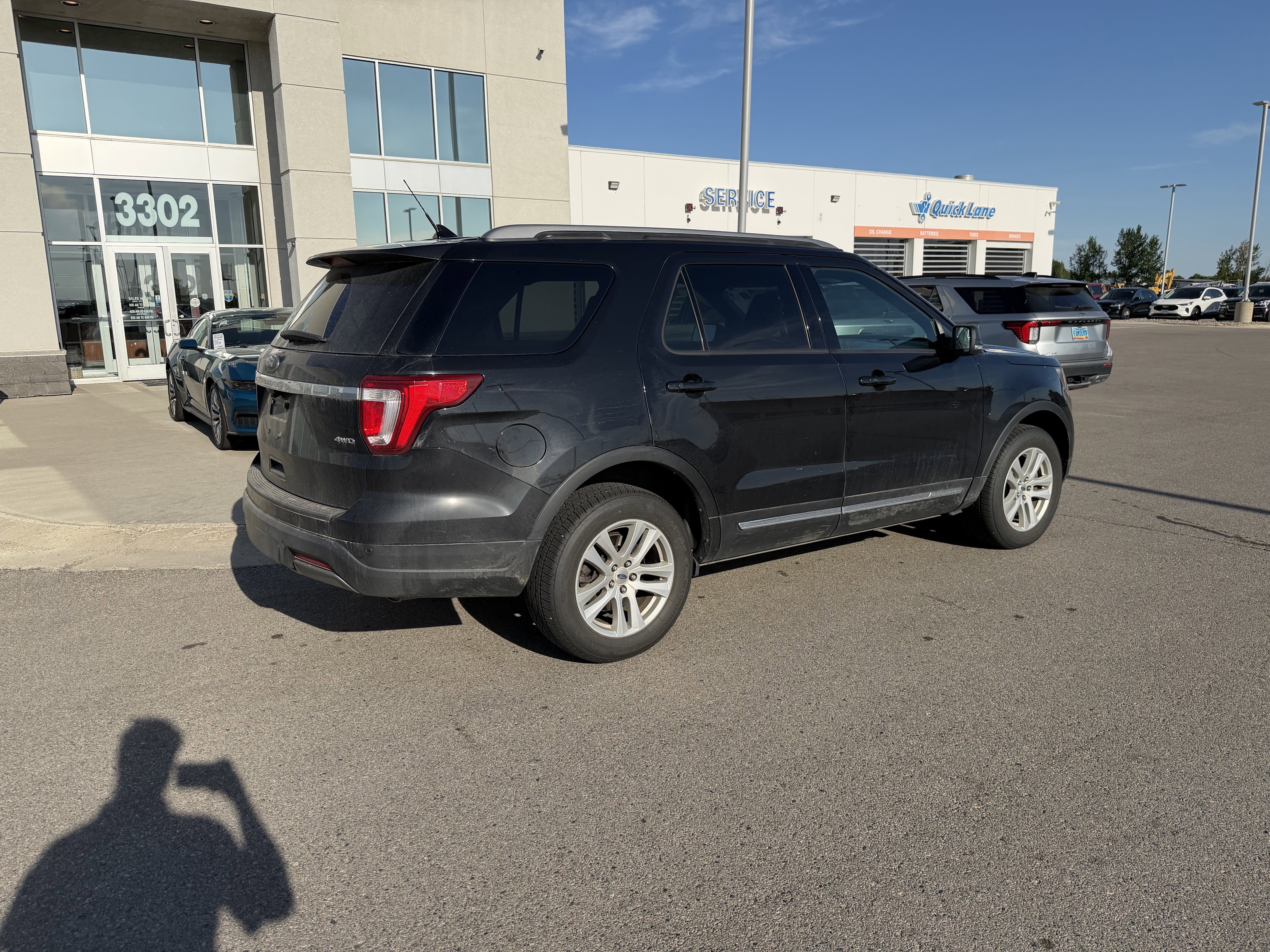 Used 2019 Agate Black Metallic Ford XLT image 4