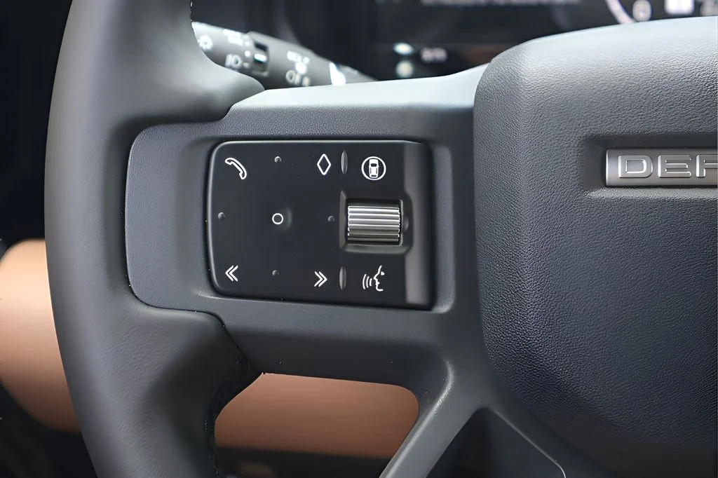 New 2026 Fuji White Land Rover X-Dynamic SE image 19