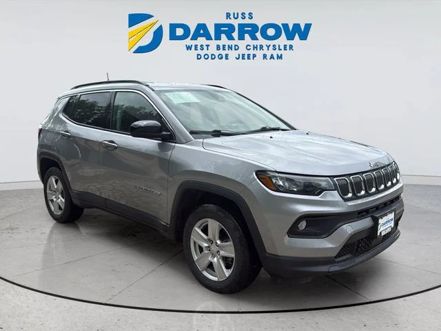 Used 2022 Silver Jeep Latitude image 7