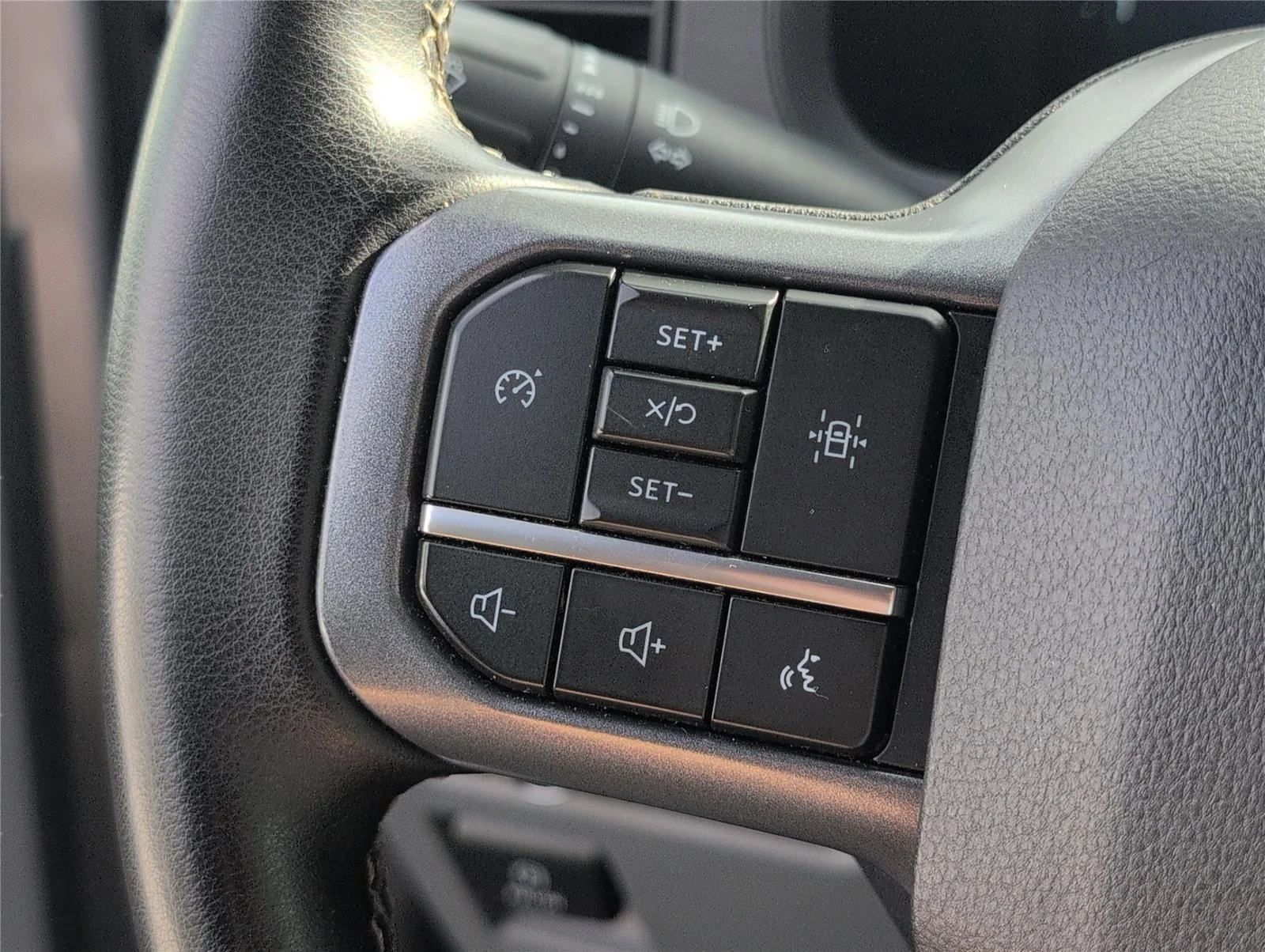 Used 2024 Iconic Silver Ford XLT image 23