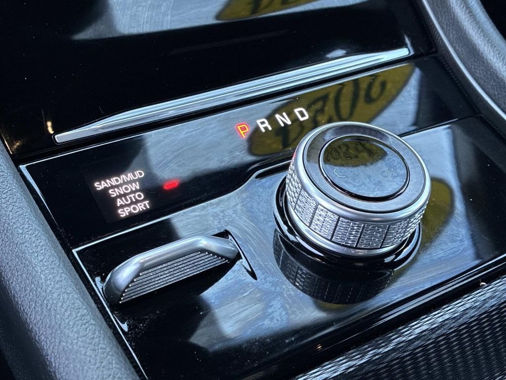 Used 2024 Silver Jeep Limited image 31