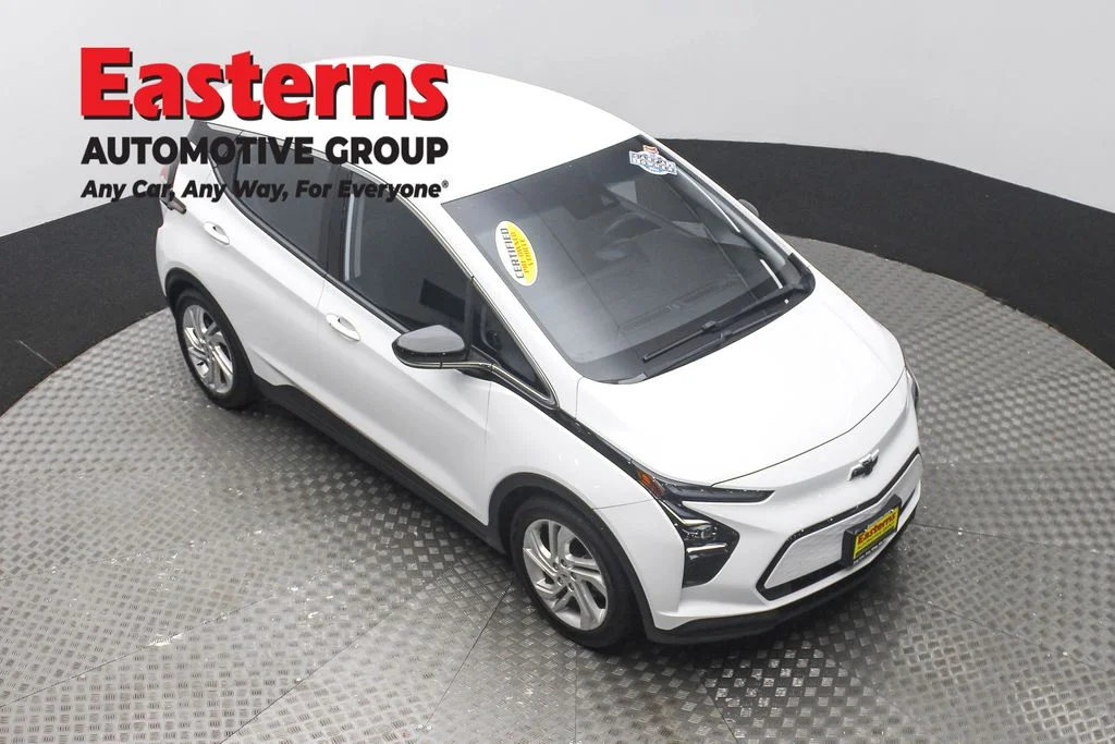 Used 2023 White Chevrolet 1LT image 3