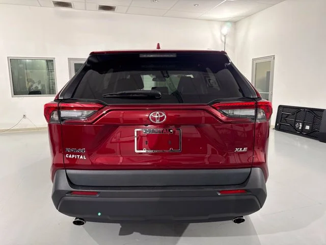 Used 2021 Red Toyota XLE Premium image 7