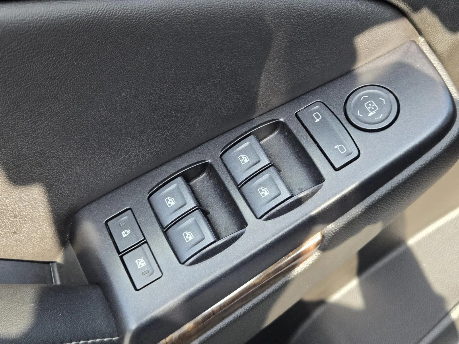 Used 2020 Summit White Chevrolet 2WD 4dr LS image 17