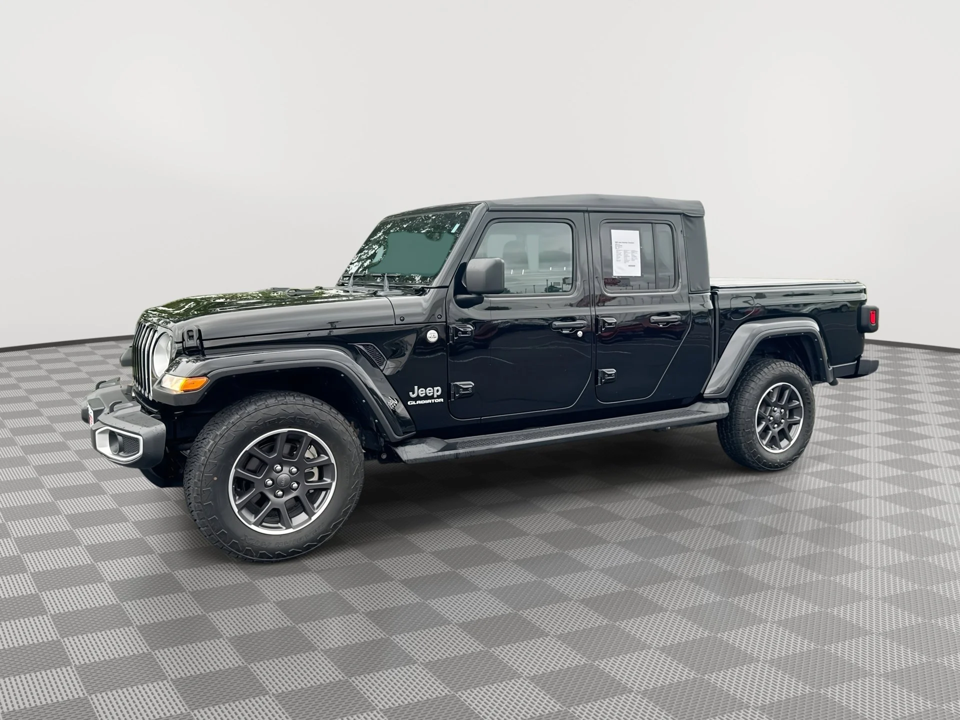 2022 Jeep Gladiator Overland's photo