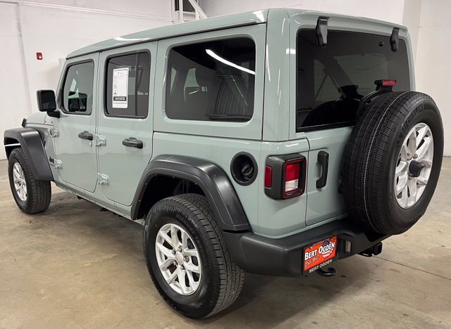 Used 2023 Silver Jeep Sport S image 4