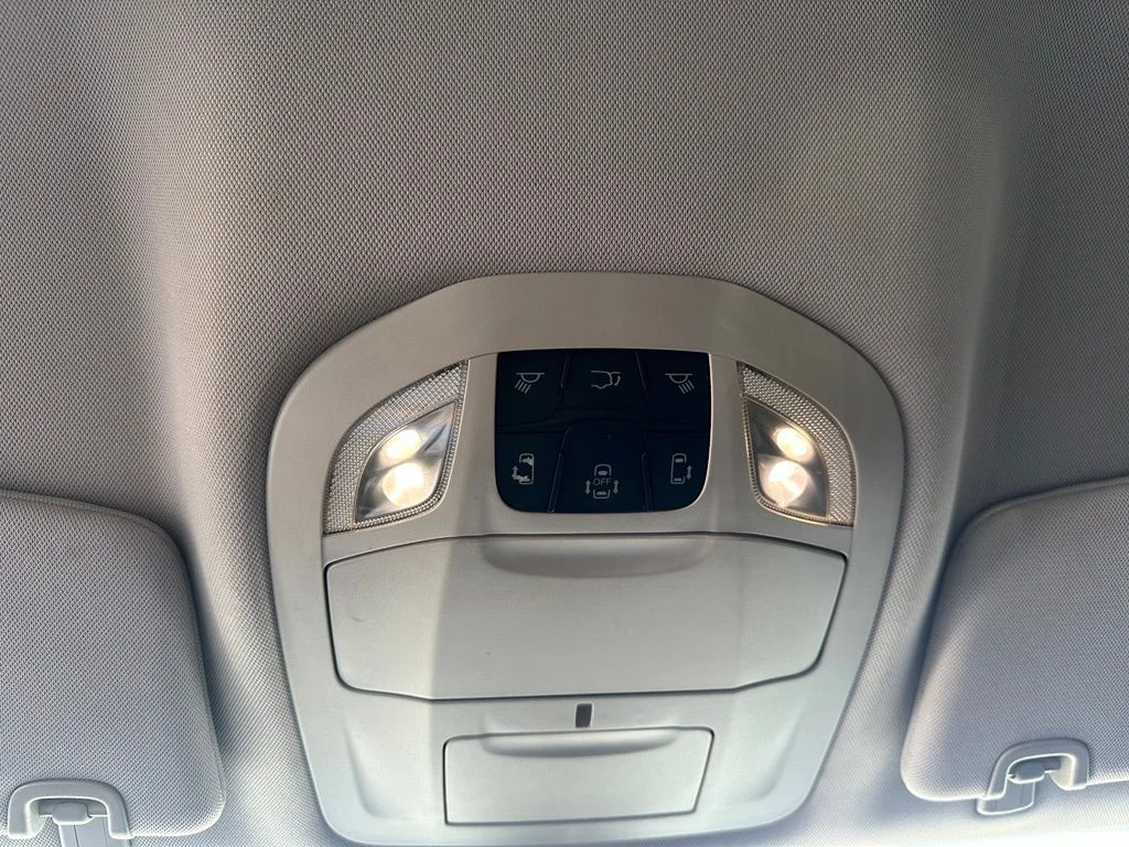 Used 2017 White Chrysler Touring image 26