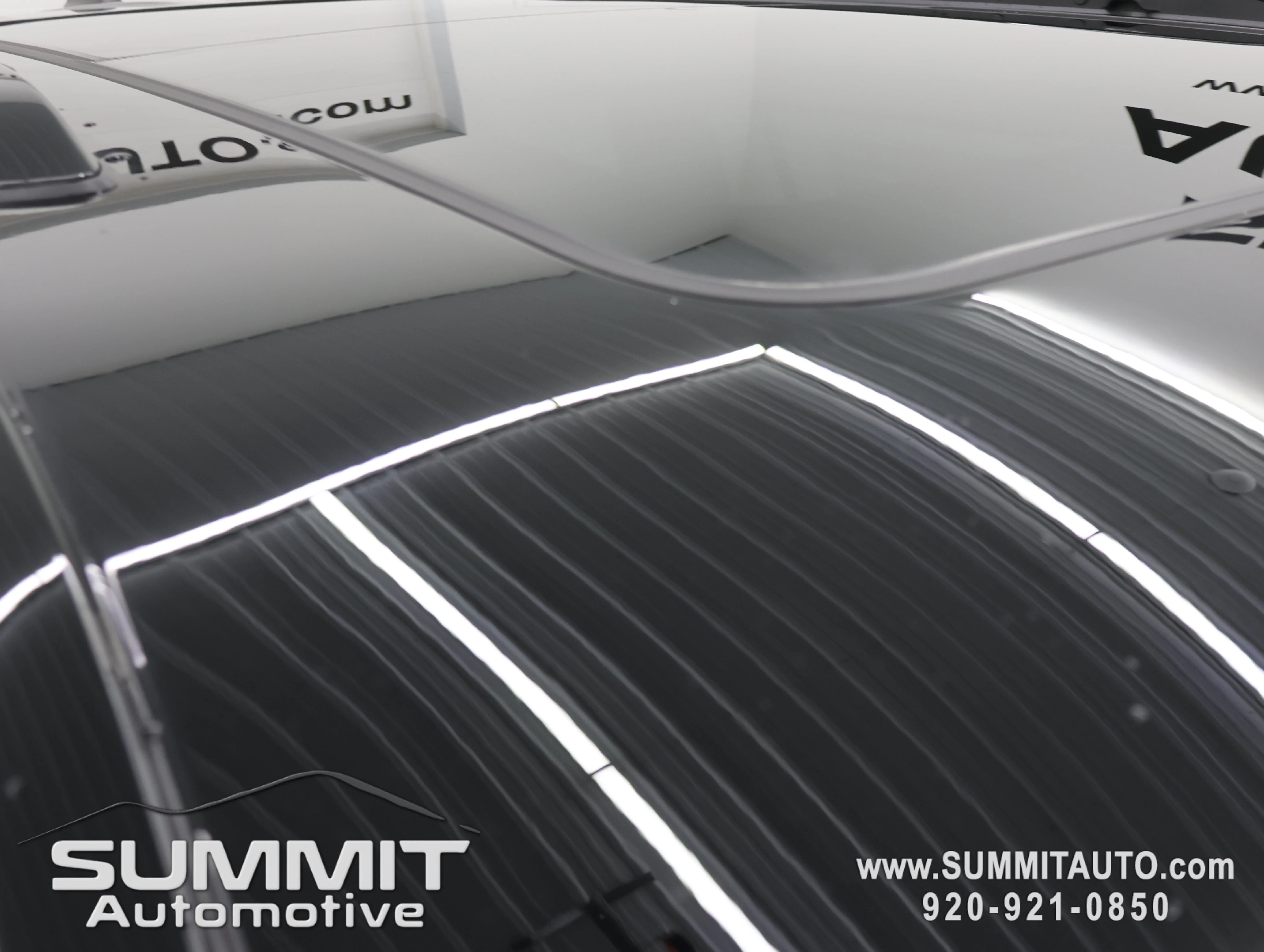 New 2026 Diamond Black Crystal Pearl-Coat Exterior Paint Jeep Limited Reserve image 4