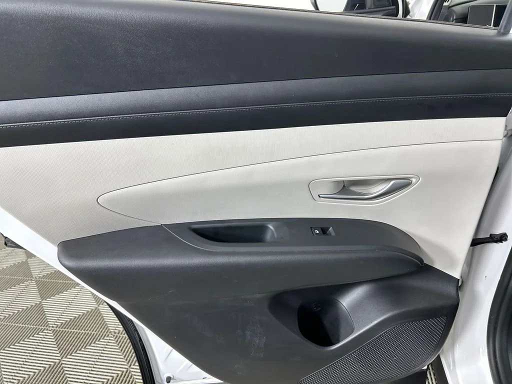 Used 2025 White Hyundai SEL image 16