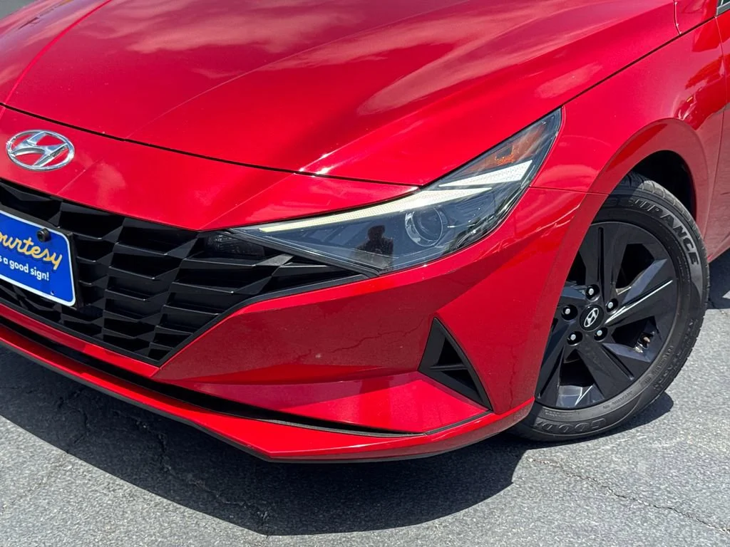 Used 2023 Red Hyundai SEL image 3