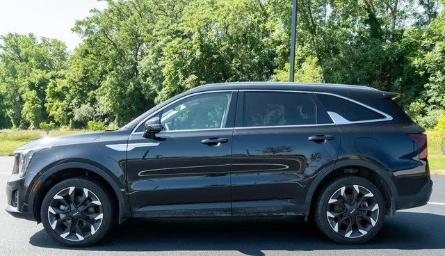 Used 2025 Black Kia EX image 9