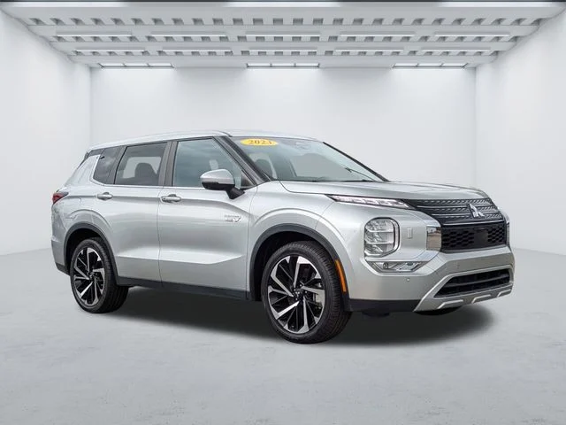 2023 Mitsubishi Outlander Plug-in Hybrid SE S-AWC's photo