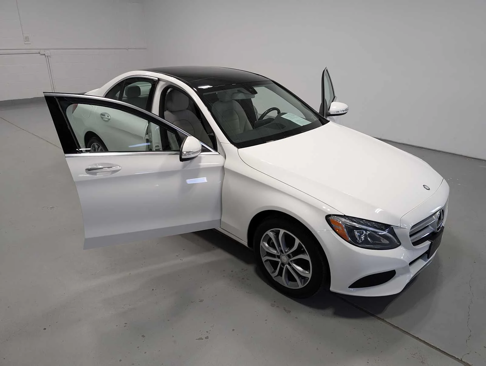 Used 2015 Polar White Mercedes-Benz C 300 image 16