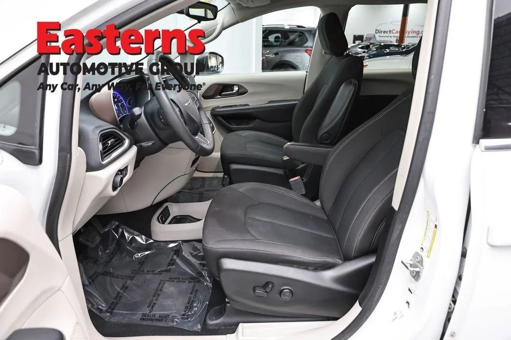 Certified Used 2023 White Chrysler LX image 16