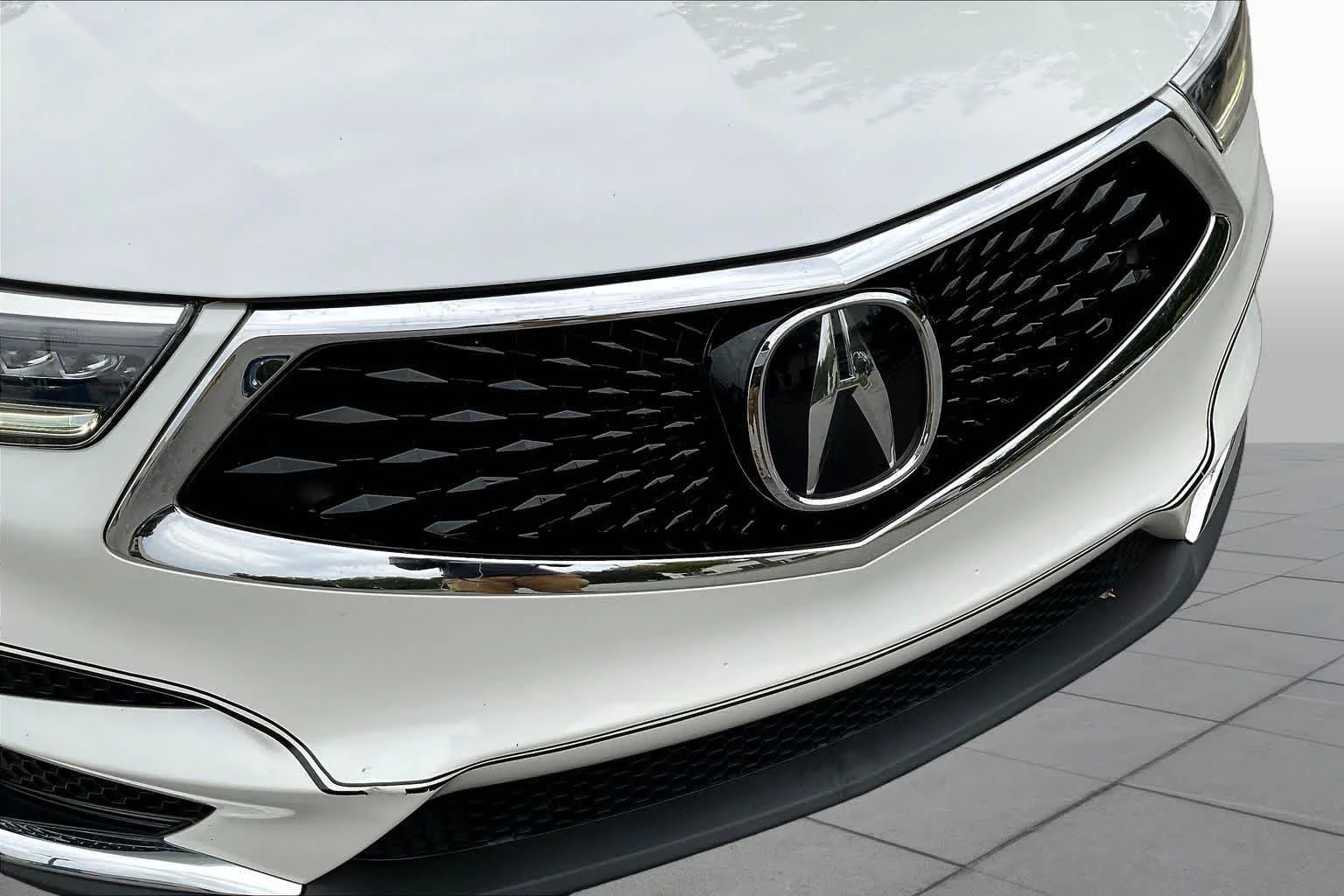Used 2020 Platinum White Pearl Acura  image 30