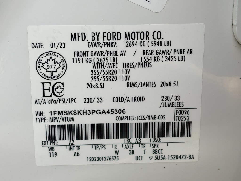 Used 2023 Star White Metallic Tri-Coat Ford ST-Line image 28