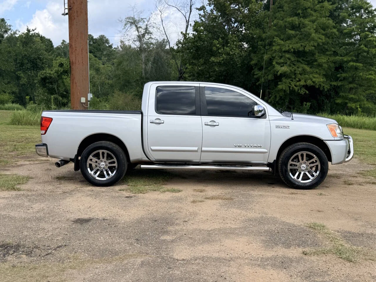 Used 2012 Silver Nissan SV 4x2 4dr Crew Cab SWB Pickup image 6
