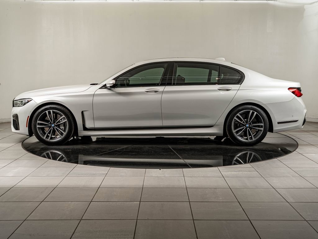 Used 2022 Mineral White Metallic BMW 750i xDrive image 8