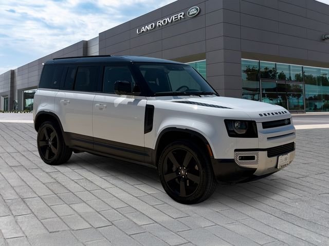 Used 2022 White Land Rover S image 7