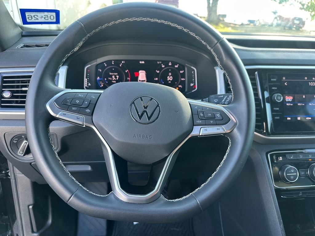 Used 2023 Black Volkswagen 3.6L V6 SE w/Technology image 15