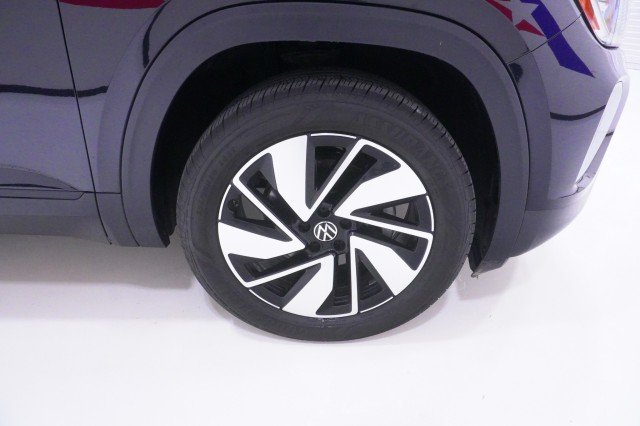 Used 2024 BLACK Volkswagen 2.0T SE w/Technology image 5