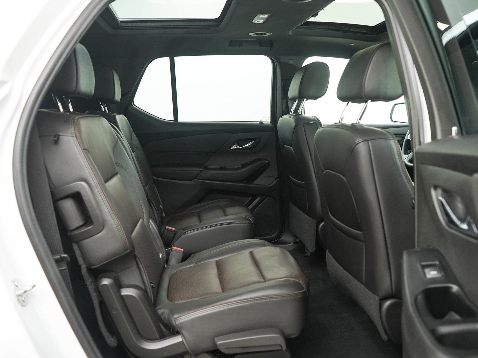 Used 2023 IRIDESCENT PEARL TRICOAT Chevrolet High Country image 12