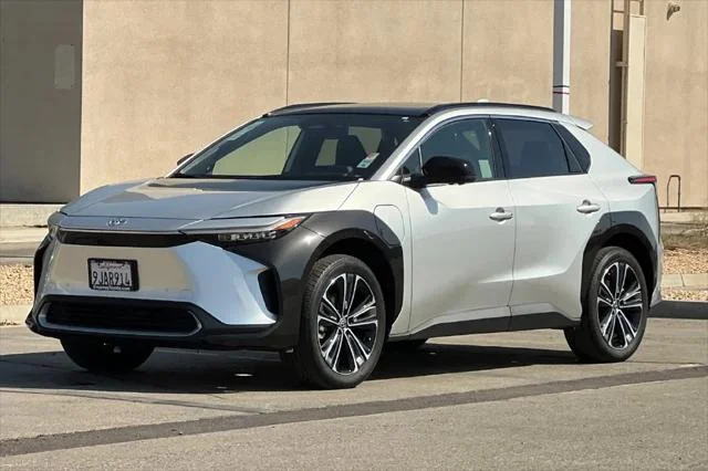 Certified Used 2023 ELEMENTAL SILVER Toyota  image 10