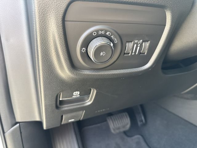 New 2026 White Jeep Limited Reserve image 29