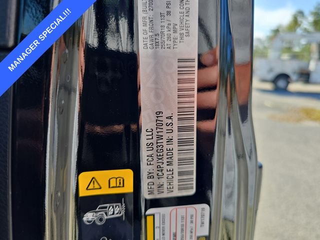 New 2026 Black Clear-Coat Exterior Paint Jeep Sahara image 29
