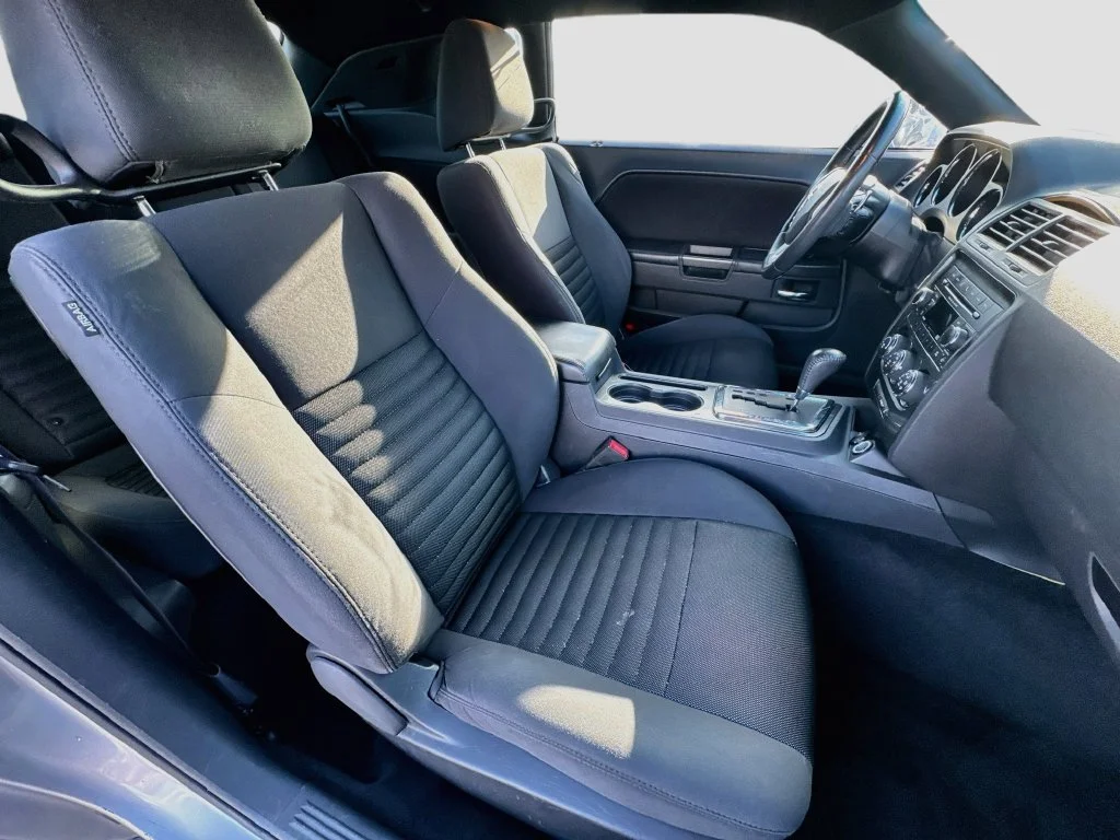 Used 2014 Silver Dodge SXT image 29