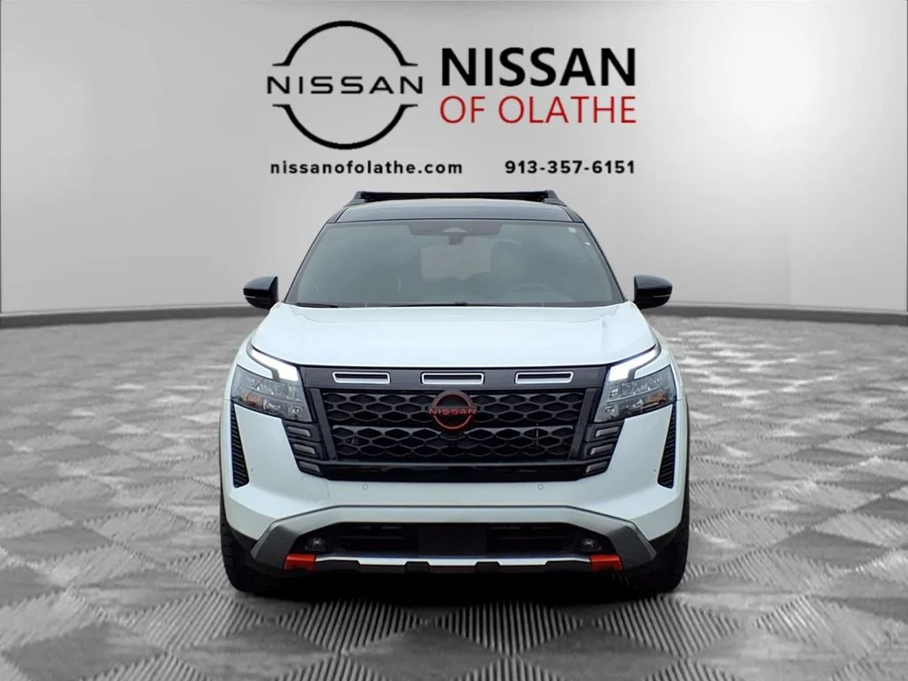 New 2026 Everest White Pearl TriCoat / Super Black Two-tone Nissan Rock Creek® image 34