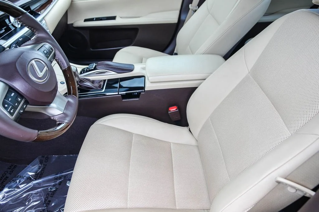 Used 2018 Beige Lexus 350 image 18