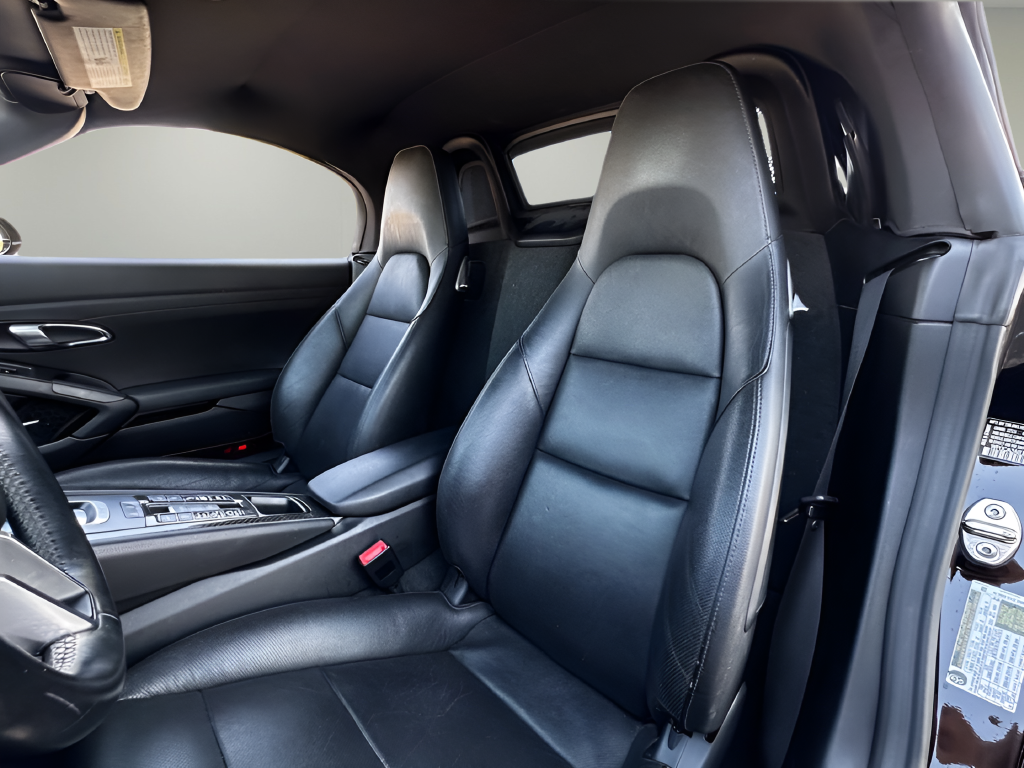 Used 2017  Porsche Base image 18