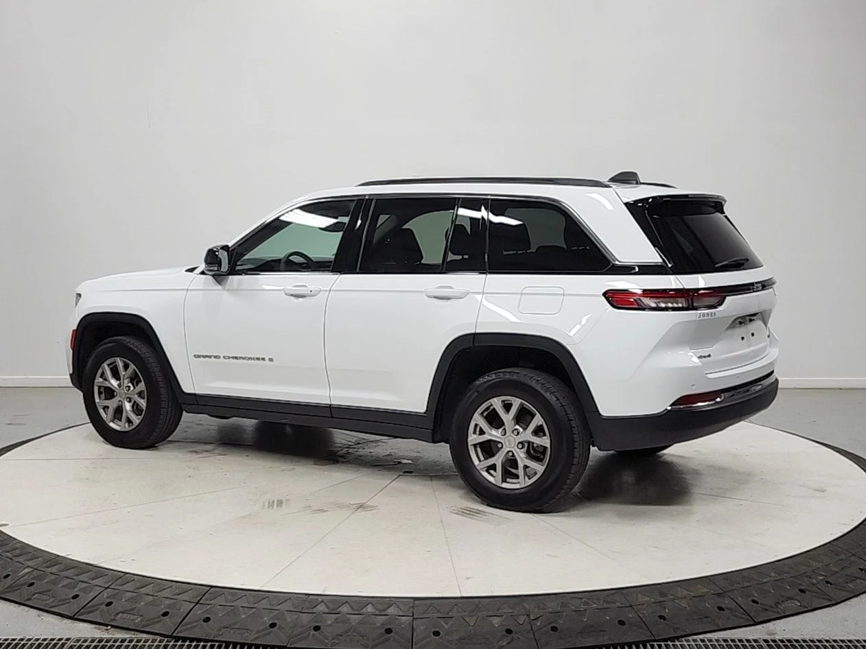 Used 2023 Bright White Clearcoat Jeep Limited image 5