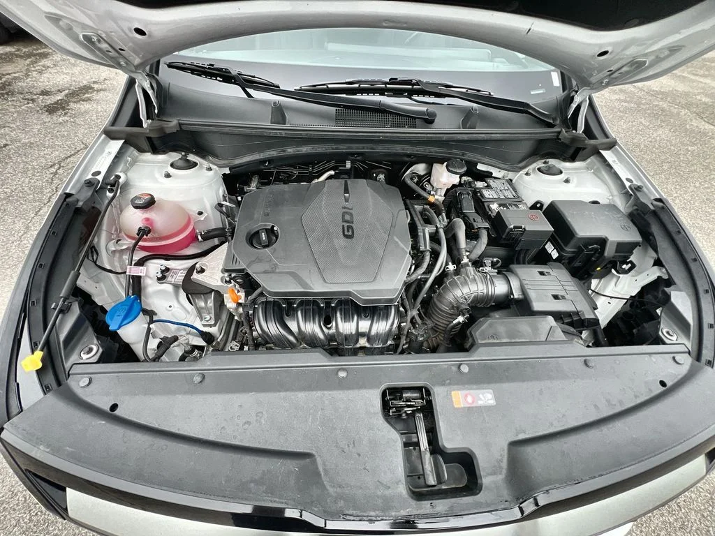 Used 2025 White Kia X-Line image 28