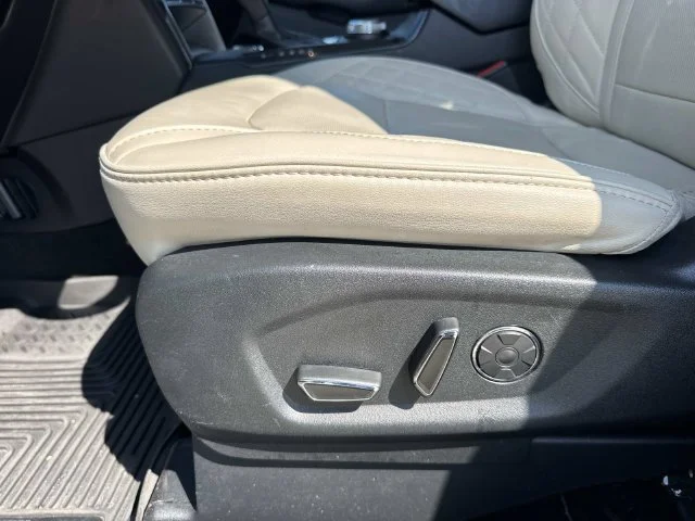 Used 2018 Silver Ford Platinum image 33