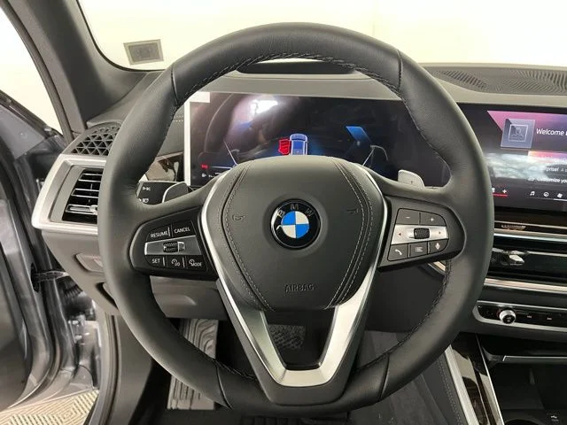 Used 2026 Skyscraper Grey Metallic BMW xDrive40i image 11