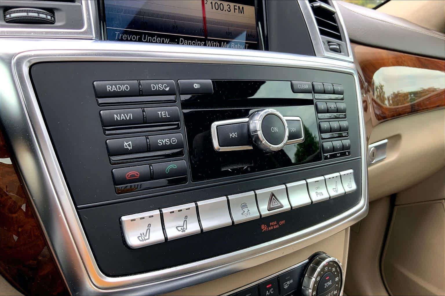 Used 2014 Polar White Mercedes-Benz GL 550 image 32