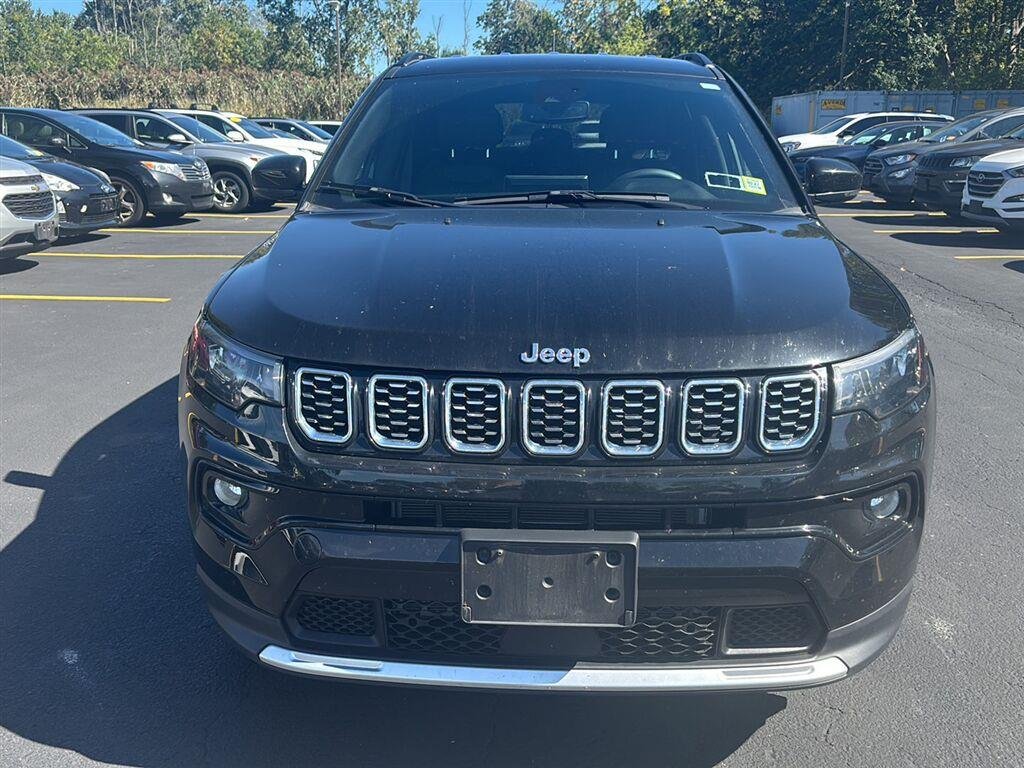 Used 2024 Diamond Black Crystal Pearlcoat Jeep Limited image 2