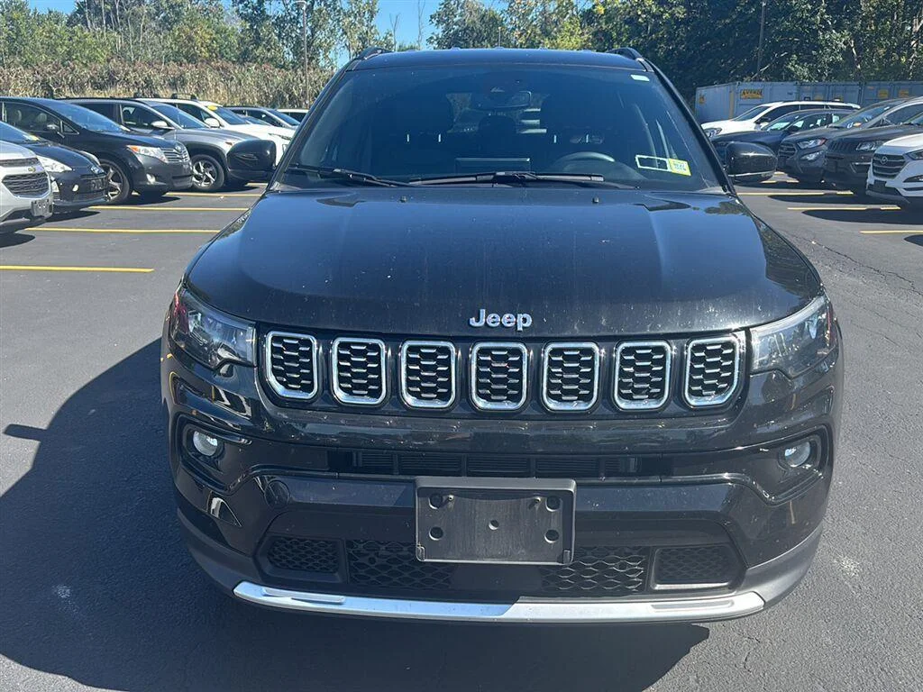 Used 2024 Diamond Black Crystal Pearlcoat Jeep Limited image 2