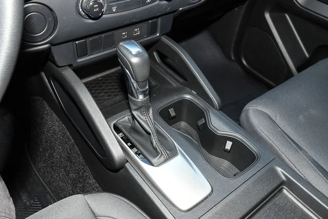 Used 2022 White Nissan S image 28