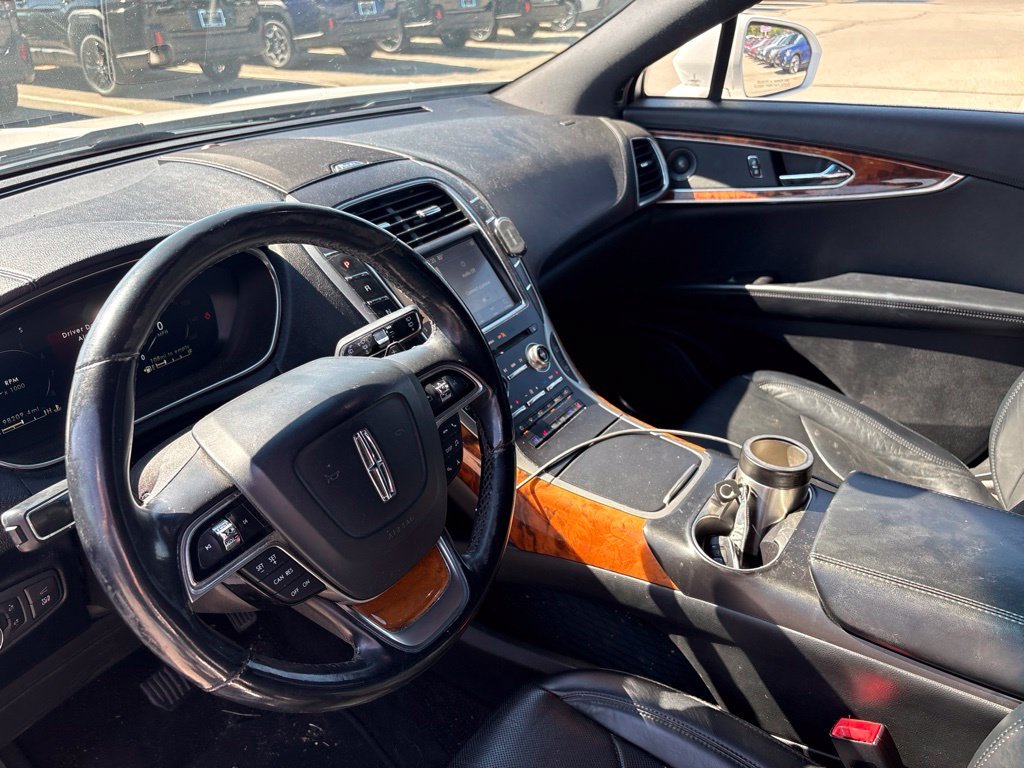 Used 2019 White Lincoln Reserve image 4