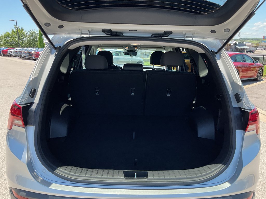 Used 2022 Shimmering Silver Hyundai SE image 16