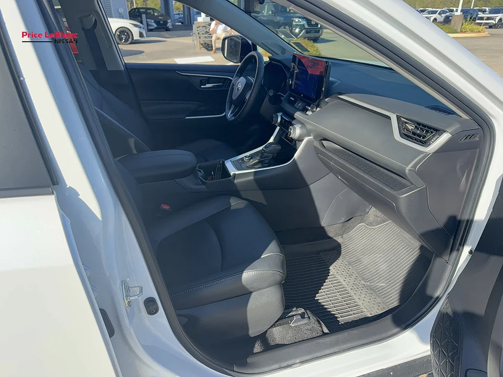 Used 2024  Toyota XLE Premium image 11