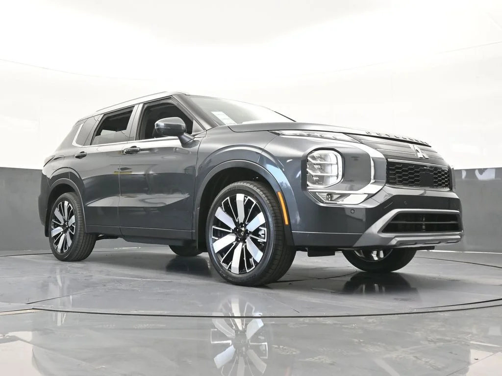 New 2026 Gray Mitsubishi SEL image 62